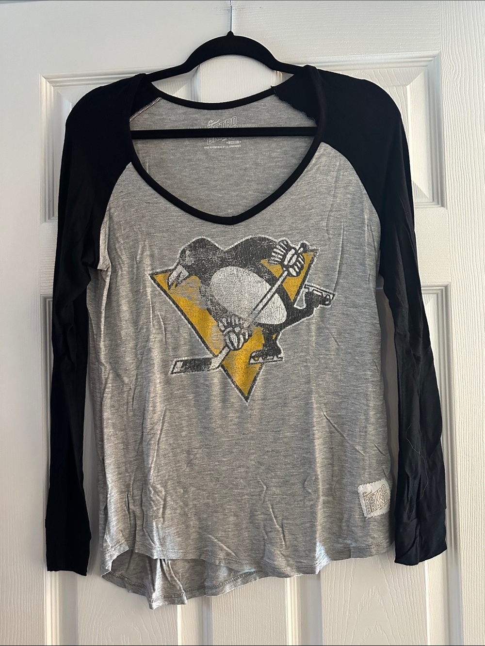 Women's Grey & Black Raglan Long-Sleeve Tee